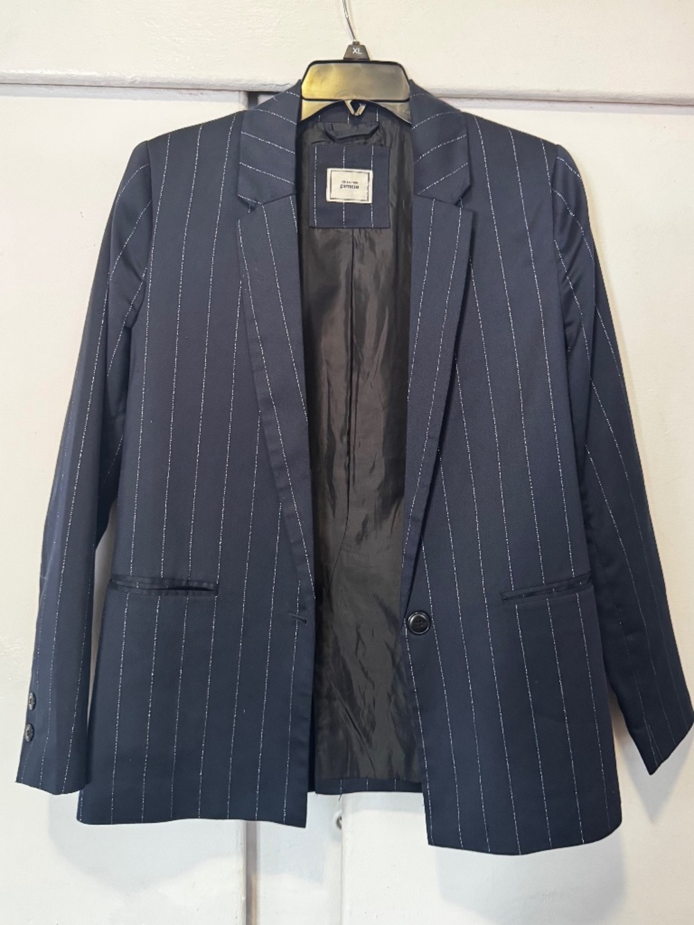 Pinkie blazer with silver lines